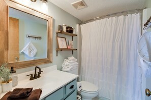 House (4 Bedrooms) | Interior - Wintergreen Resort Getaway w/ Deck, Mountain View! (Roseland)