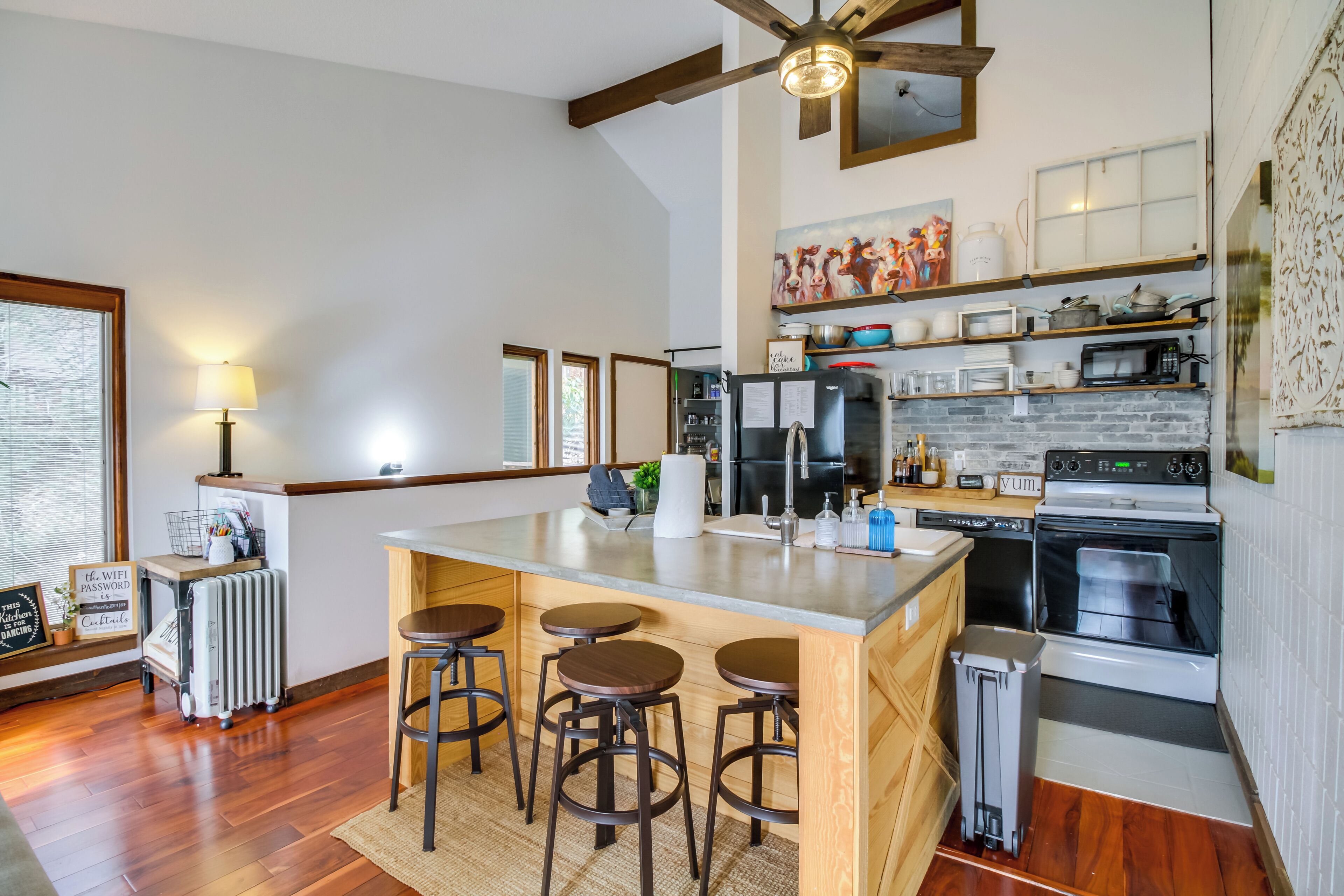 House (4 Bedrooms) | Interior