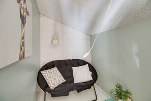 Interior - Wintergreen Resort Getaway w/ Deck, Mountain View! (Roseland)