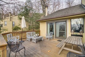 Interior - Wintergreen Resort Getaway w/ Deck, Mountain View! (Roseland)