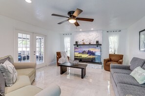 Interior - Largo Family Oasis: Private Pool & Hot Tub! (Largo)