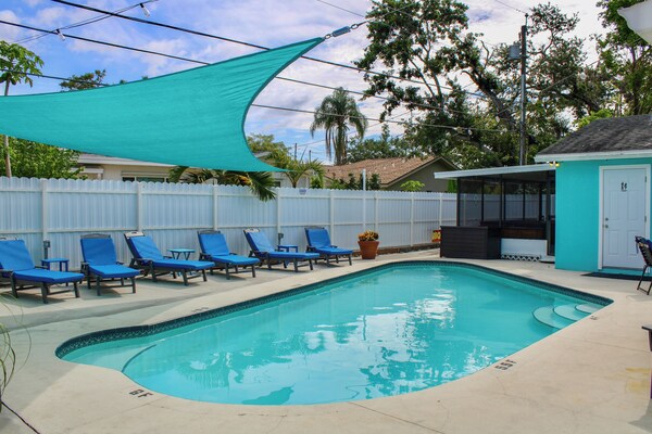 Largo Family Oasis: Private Pool & Hot Tub! - Largo, FL