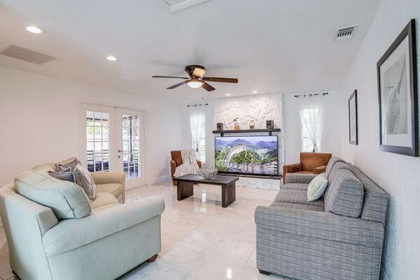 Interior - Largo Family Oasis: Private Pool & Hot Tub! (Largo)