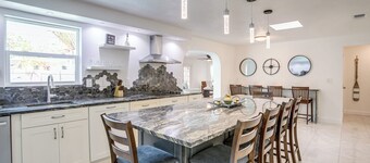 Largo Family Oasis: Private Pool & Hot Tub!