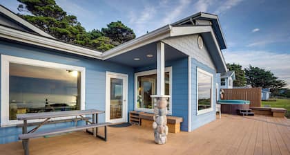 The Lighthouse: 3 Acre Port Orford Oceanfront Home