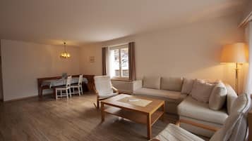 Comfort Apartment | Living area | 40-cm flat-screen TV with cable channels