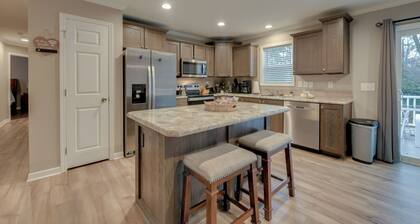 Family-friendly Home w/ Deck Near Colonial Beach!