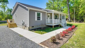 House (3 Bedrooms) | Front of property - Family-friendly Home w/ Deck Near Colonial Beach! (Colonial Beach)