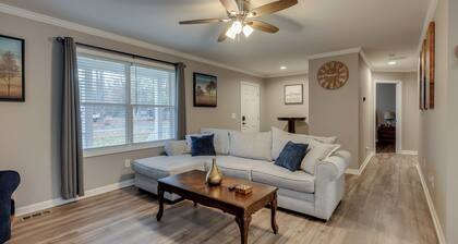 Family-friendly Home w/ Deck Near Colonial Beach!