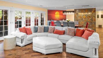 House (4 Bedrooms) | Front of property