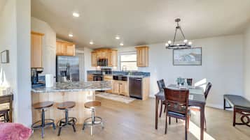 House (2 Bedrooms) | Interior