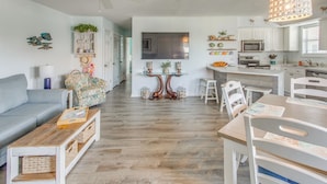 Apartment (2 Bedrooms) | Front of property - NMB Condo: Walk to the Beach or Use the Pool! (North Myrtle Beach)