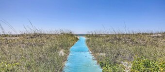 NMB Condo: Walk to the Beach or Use the Pool!