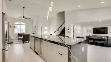 House (3 Bedrooms) | Interior