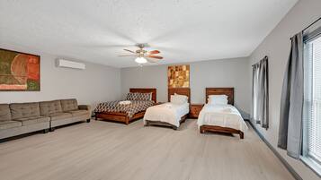 4 dormitoris, escriptori i planxa i posts de planxar