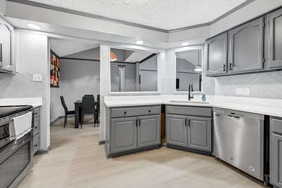 New Listing/NASA/ 4br 2ba 2000sq Sleeps10, Pet Friendly,Monthly discounts