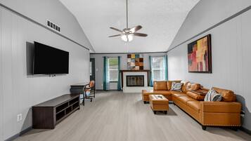 智能电视、壁炉