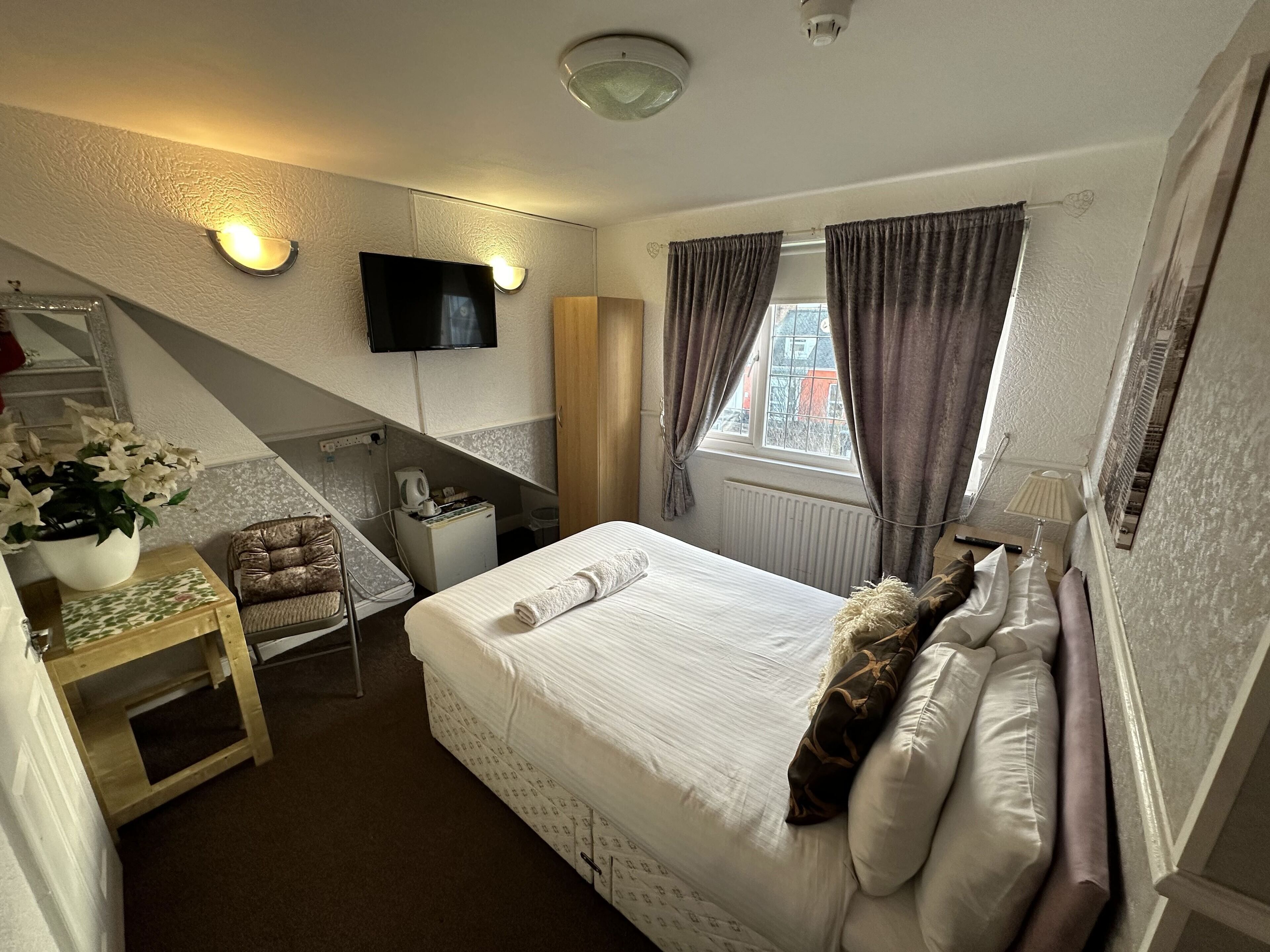 Standard Double Room | Laptop workspace, iron/ironing board, free WiFi, bed sheets