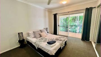 2 bedrooms, iron/ironing board, free WiFi, bed sheets