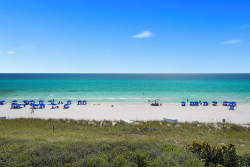 Beachfront Luxury in Seaside, Sleeps 24! Wow Porches & Gulf Views + 2 Bikes!