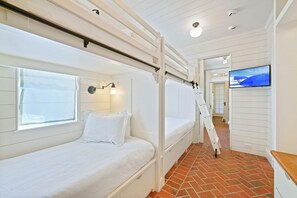 7 Schlafzimmer, Schreibtisch, Bügeleisen/Bügelbrett, kostenloses WLAN