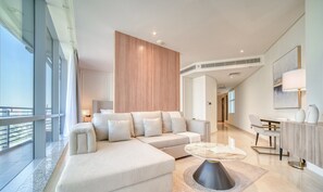 Smart TV - Spacious Studio at Sky Gardens DIFC by Deluxe Holiday Homes (Dubai)
