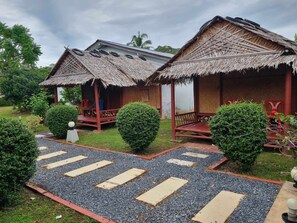 Basic Bungalow | Free WiFi