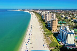 On the beach - Your Vitamin Sea I Beachfront 3 Bed (Marco Island)