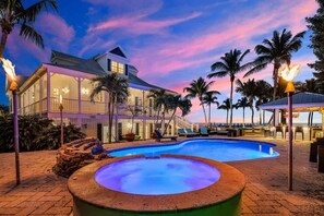 Unclassified image, 2 of 72, button