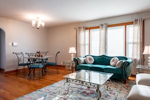 Smart TV - Relax, min from Louisville, Pet friendly, Entire house- fenced in backyard. (New Albany)