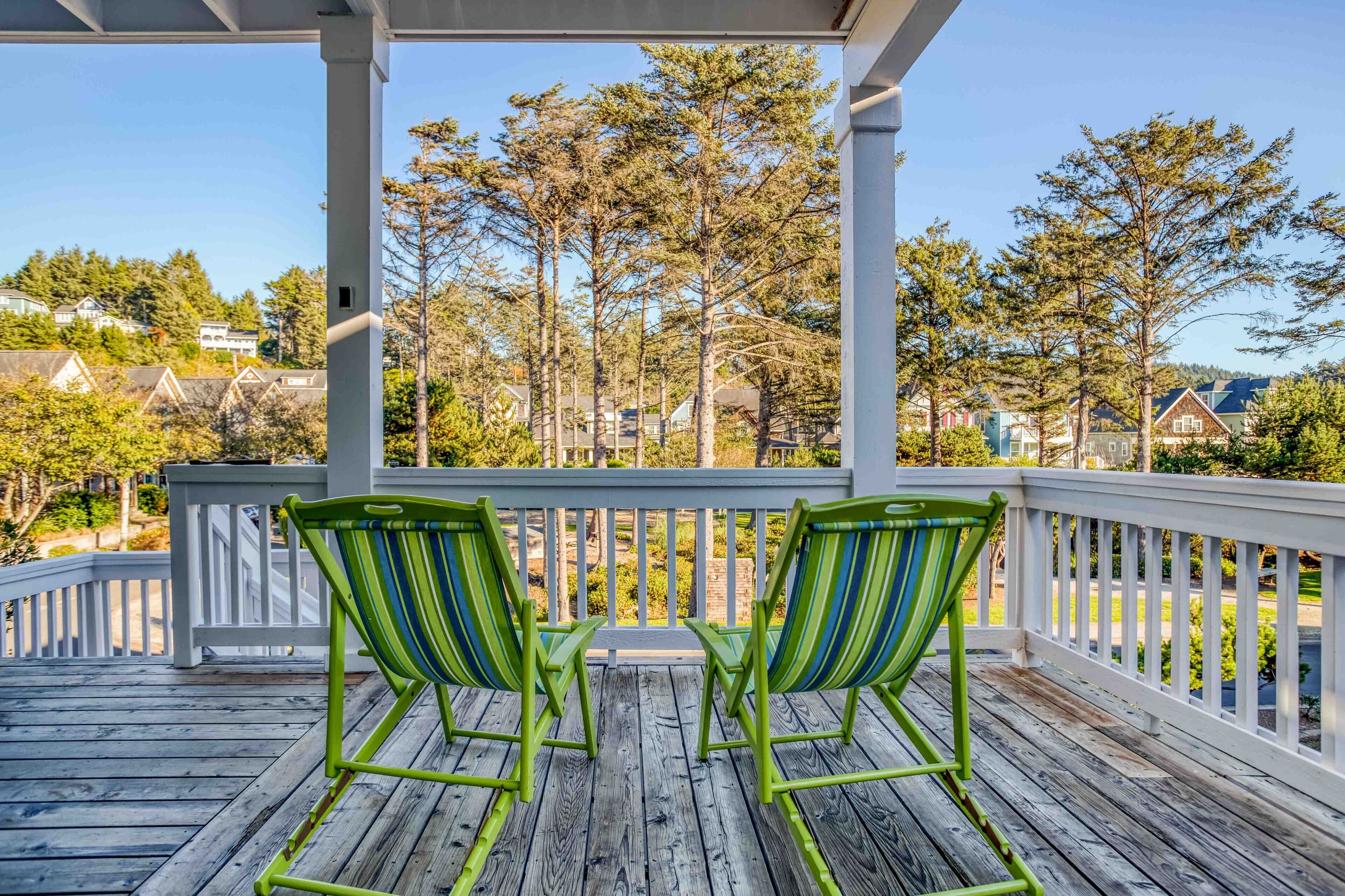 Olivia Beach Craftsman Fully Equipped for Fun, with Two Wrap Decks, Hot Tub!