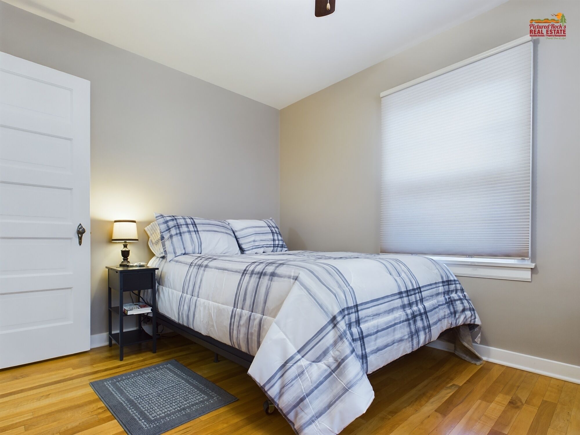 2 slaapkamers, een strijkplank/strijkijzer, reisbedje, gratis wifi