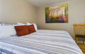 2 slaapkamers, een strijkplank/strijkijzer, reisbedje, gratis wifi