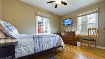 2 bedrooms, iron/ironing board, travel cot, free WiFi