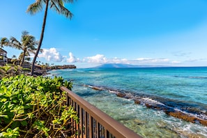 Beach nearby - Premier Corner 2BR on West Maui Oceanfront (Lahaina)