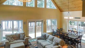 Télévision, cheminée, lecteur de DVD, chaßne hi-fi