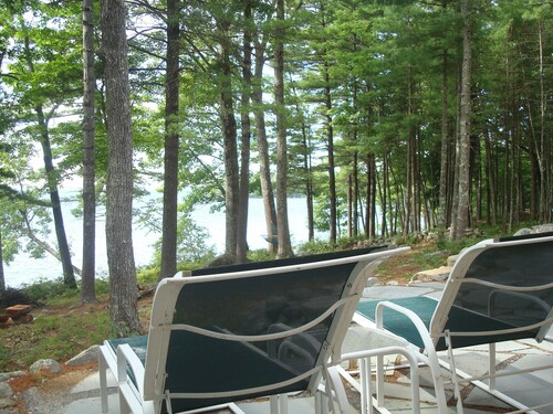Charming and cozy Maine cottage with picturesque views of Sebago Lake!