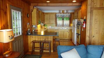 Smart TV, DVD player, table tennis, stereo