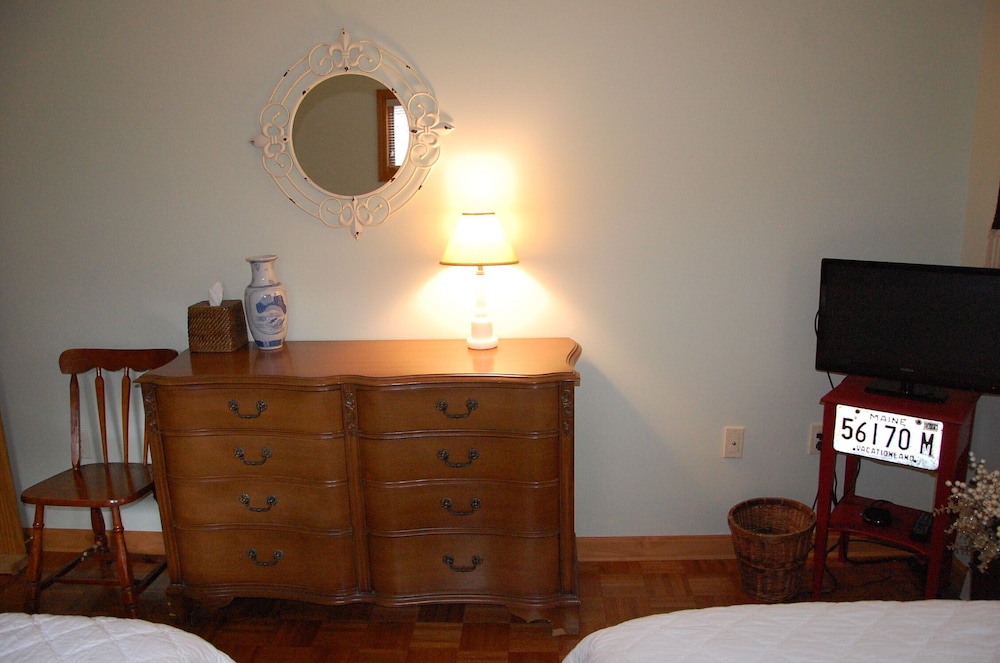 Cozy and contemporary waterfront home in tranquil area on Woods Pond