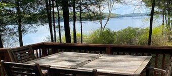 Spacious pet-friendly family retreat on Thompson Lake!