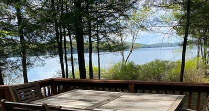 Spacious pet-friendly family retreat on Thompson Lake!