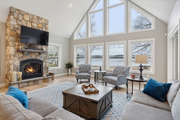 Smart TV, fireplace - Gorgeous luxury home with large sandy beach and sunset views on Brandy Pond! (Naples)