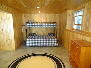 4 bedrooms, iron/ironing board, free WiFi - Wonderful pet-friendly waterfront home on Sebago Lake Basin in Standish (Standish)