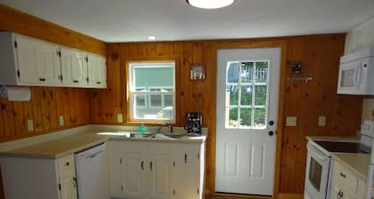 Wonderful pet-friendly waterfront home on Sebago Lake Basin in Standish