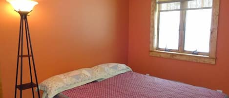 4 bedrooms, desk, iron/ironing board, travel crib