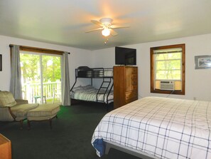 3 chambres, bureau, fer et planche à repasser, accès au Wi-Fi (inclus)