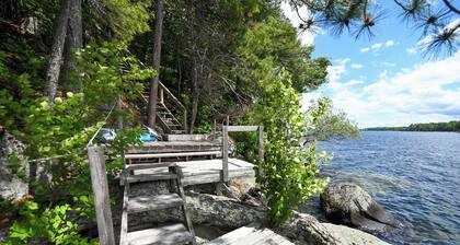 SUMMER SPECIAL Vintage cottage w/ beautiful mountain views across Sebago Lake
