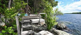 SUMMER SPECIAL Vintage cottage w/ beautiful mountain views across Sebago Lake