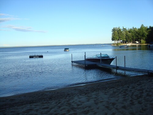 Classic Maine Lake Cottage with Sandy Beach on Sebago Lake