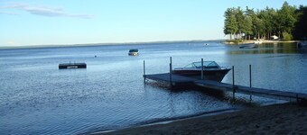 Classic Maine Lake Cottage with Sandy Beach on Sebago Lake